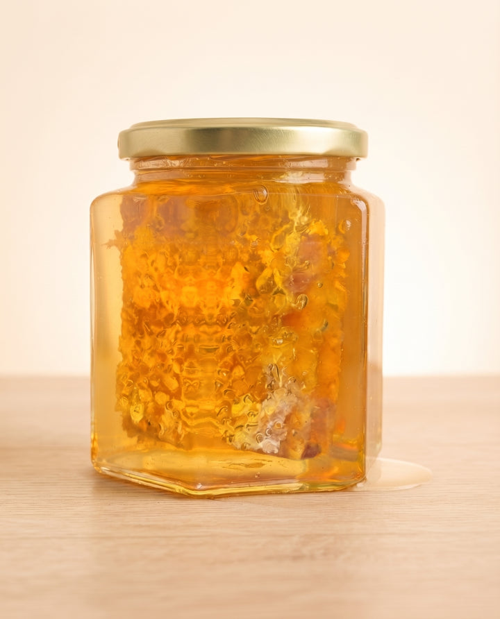 Wabenstück im Akazienhonig – Honig im Glas (450g)